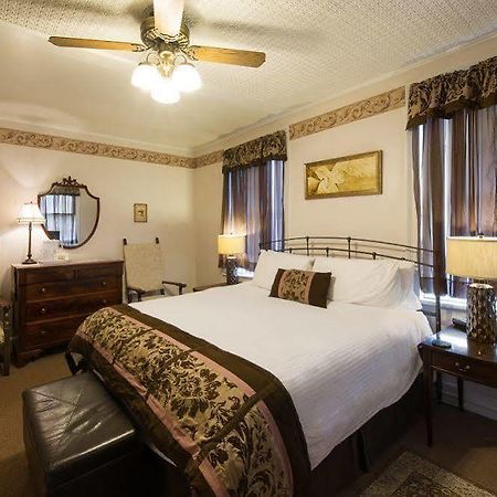 Rogues Harbor Inn Lansing Zewnętrze zdjęcie