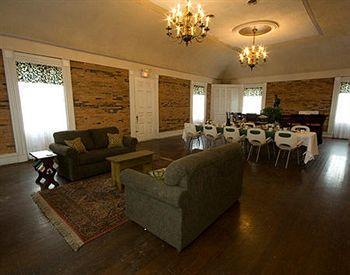 Rogues Harbor Inn Lansing Zewnętrze zdjęcie