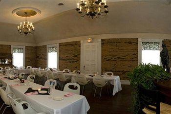 Rogues Harbor Inn Lansing Zewnętrze zdjęcie