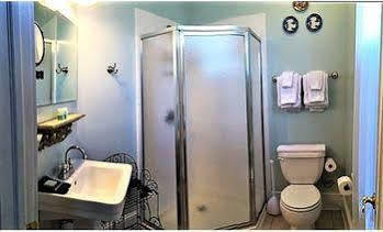 Rogues Harbor Inn Lansing Zewnętrze zdjęcie