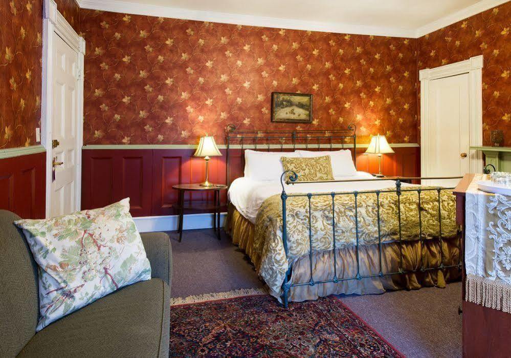Rogues Harbor Inn Lansing Zewnętrze zdjęcie