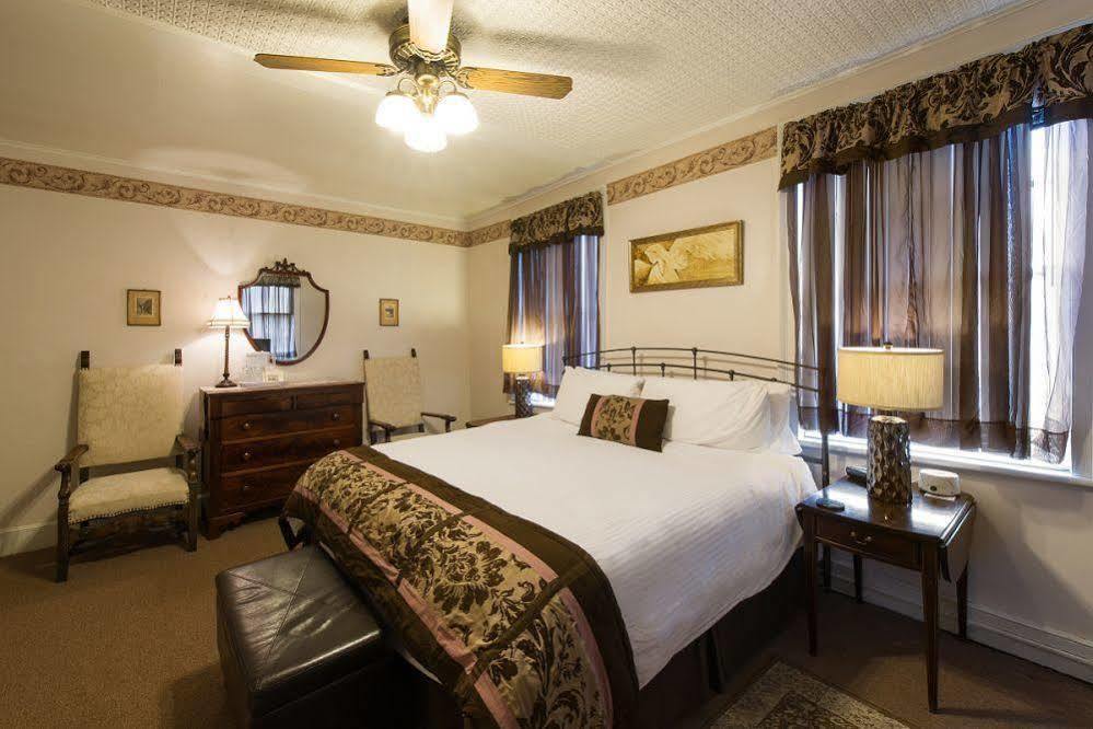 Rogues Harbor Inn Lansing Zewnętrze zdjęcie