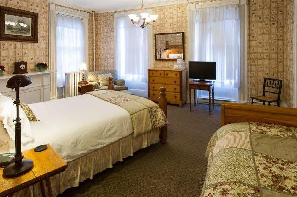 Rogues Harbor Inn Lansing Zewnętrze zdjęcie