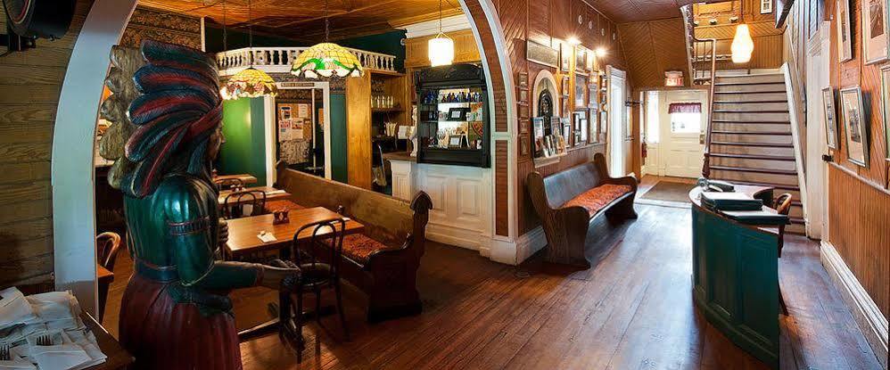Rogues Harbor Inn Lansing Zewnętrze zdjęcie