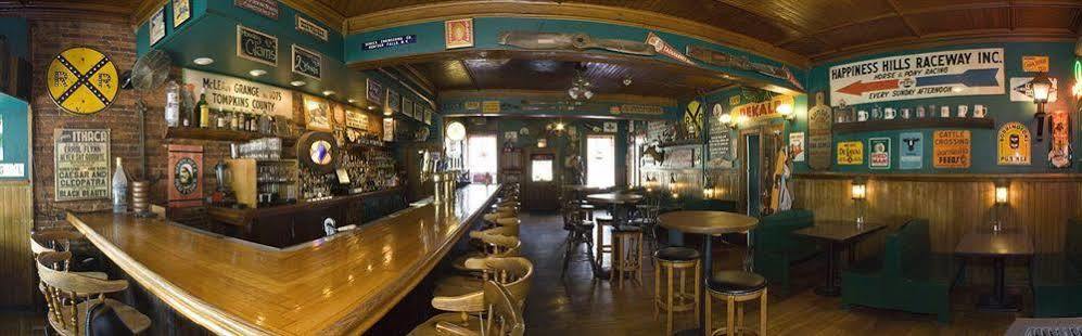 Rogues Harbor Inn Lansing Zewnętrze zdjęcie